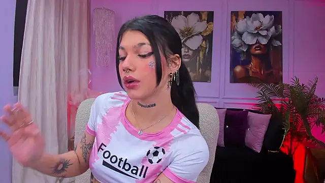 Snapshot of YasminWild chatting on February 2026 04:27:02 AM YasminWild online show from February 2026 04:27:02 AM