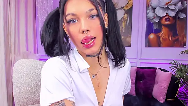 Snapshot of YasminWild chatting on February 2026 05:00:02 AM YasminWild online show from February 2026 05:00:02 AM