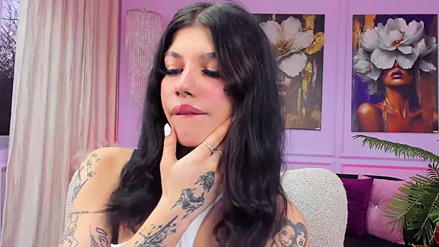 Snapshot of YasminWild chatting on March 2026 04:38:01 AM YasminWild online show from March 2026 04:38:01 AM