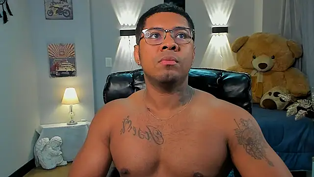 Snapshot of LEONHDZ chatting on November 2025 03:12:01 AM LEONHDZ online show from November 2025 03:12:01 AM