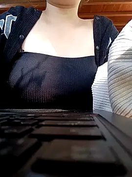 Snapshot of ChezyBaby chatting on November 2025 06:36:02 AM ChezyBaby online show from November 2025 06:36:02 AM