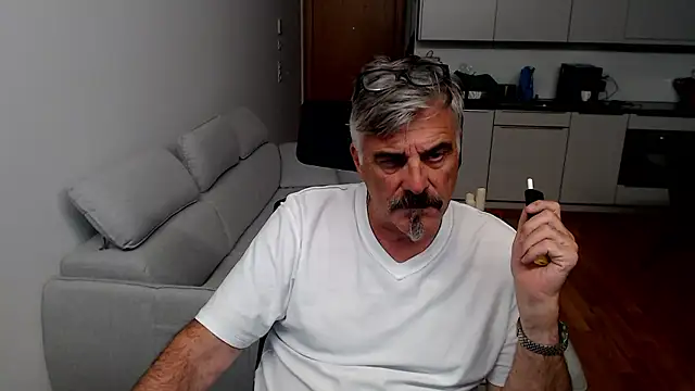 Buidapest online show from January 2026 12:03:01 AM