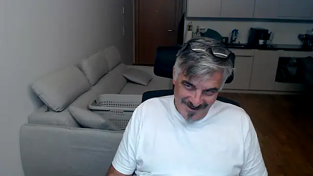 Buidapest online show from February 2026 11:58:02 PM