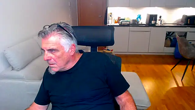 Buidapest online show from March 2026 10:31:02 PM