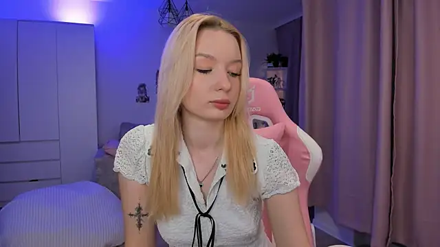 Snapshot of Tiffany_Paw chatting on November 2025 03:09:02 AM Tiffany Paw online show from November 2025 03:09:02 AM