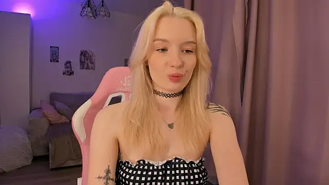 Snapshot of Tiffany_Paw chatting on May 2026 03:24:02 AM Tiffany Paw online show from May 2026 03:24:02 AM