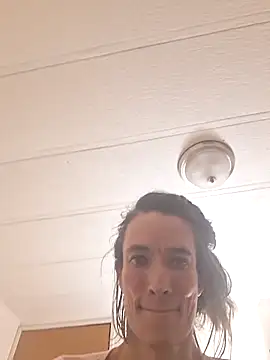 Snapshot of MaitressePomme3 chatting on February 2026 02:06:02 AM MaitressePomme3 online show from February 2026 02:06:02 AM