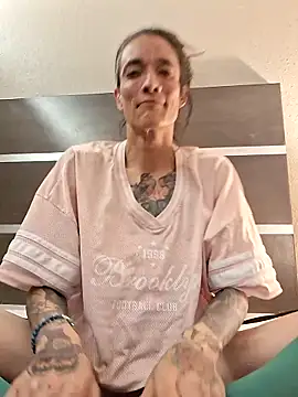 Snapshot of MaitressePomme3 chatting on April 2026 09:32:02 AM MaitressePomme3 online show from April 2026 09:32:02 AM