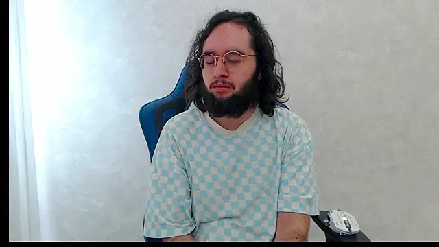 Snapshot of eren_jaeger2000 chatting on June 2026 02:46:02 AM eren jaeger2000 online show from June 2026 02:46:02 AM