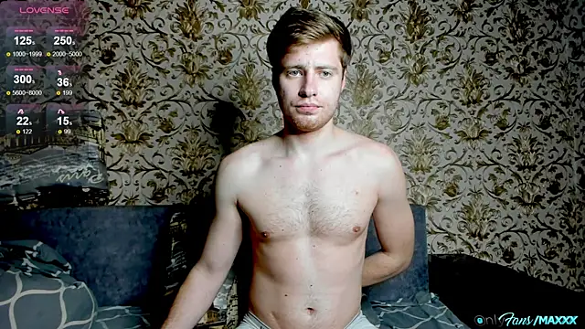 Maxhornyblondieman online show from April 2026 05:43:02 PM