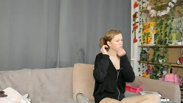 KarieBowery online show from November 2025 08:33:02 PM