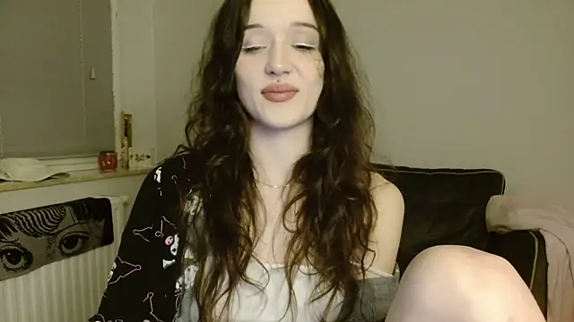 Tinybutt5368 online show from April 2026 02:43:01 AM