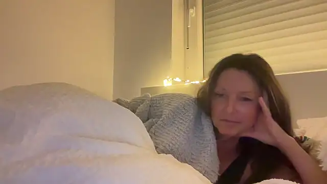 AnnaSophiaX online show from December 2025 12:18:02 AM