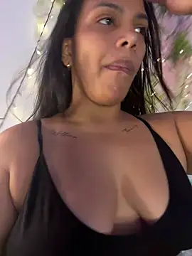 Snapshot of ArielleMillerr- chatting on July 2026 05:18:02 PM ArielleMillerr- online show from July 2026 05:18:02 PM