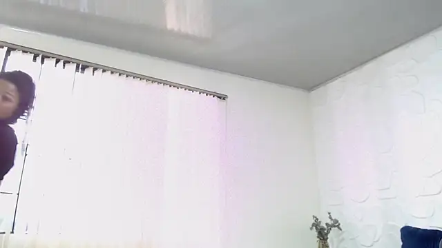 KendraStonee online show from December 2025 01:51:01 PM