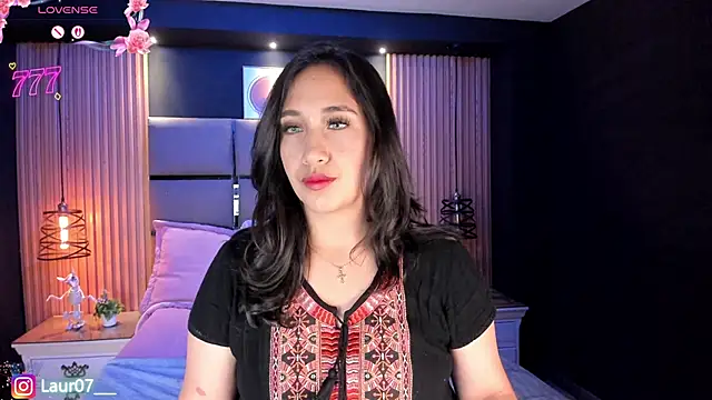 Snapshot of Lauroberts7 chatting on May 2026 03:35:02 AM Lauroberts7 online show from May 2026 03:35:02 AM