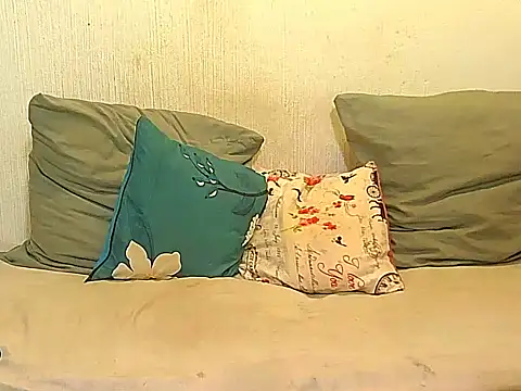 BrunetteNaomi8 online show from April 2026 10:40:02 PM