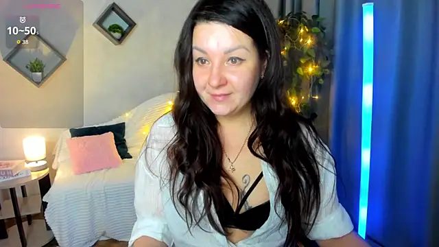 still  her online show from December 2025 01:23:02 AM