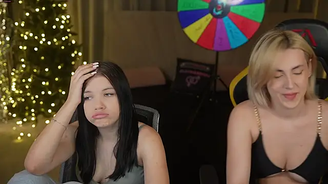 Snapshot of Kara_cat chatting on December 2025 03:19:02 PM Kara cat online show from December 2025 03:19:02 PM