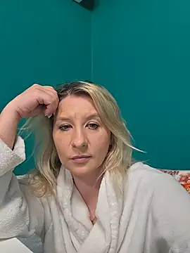 Snapshot of KaylinJan chatting on May 2026 04:08:02 AM KaylinJan online show from May 2026 04:08:02 AM