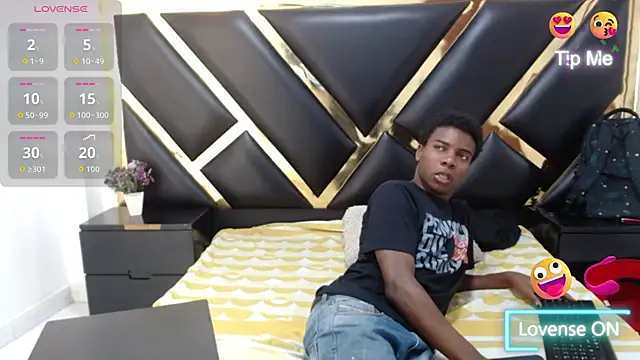 NoahJhonson69 online show from March 2026 11:38:01 AM