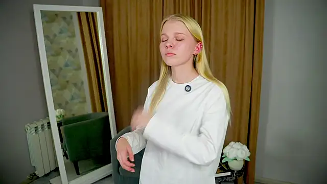 Snapshot of NakitaSwam chatting on November 2025 11:54:02 AM NakitaSwam online show from November 2025 11:54:02 AM