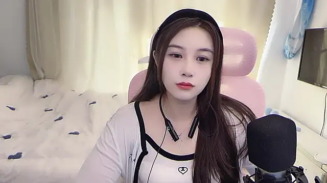 Snapshot of TTtia_ chatting on December 2025 01:25:02 AM TTtia online show from December 2025 01:25:02 AM