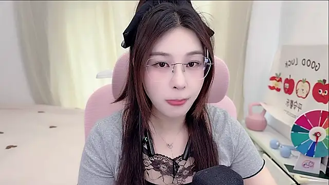 Snapshot of TTtia_ chatting on April 2026 03:33:02 AM TTtia online show from April 2026 03:33:02 AM