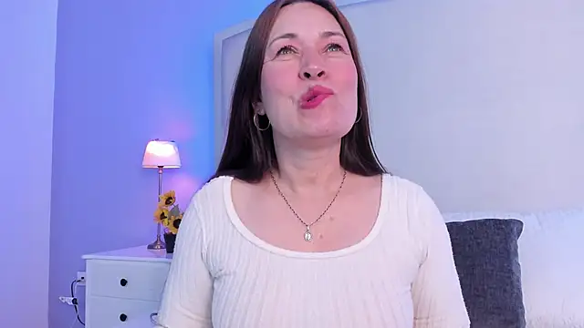 Snapshot of helen_larkin chatting on February 2026 07:34:02 PM helen larkin online show from February 2026 07:34:02 PM