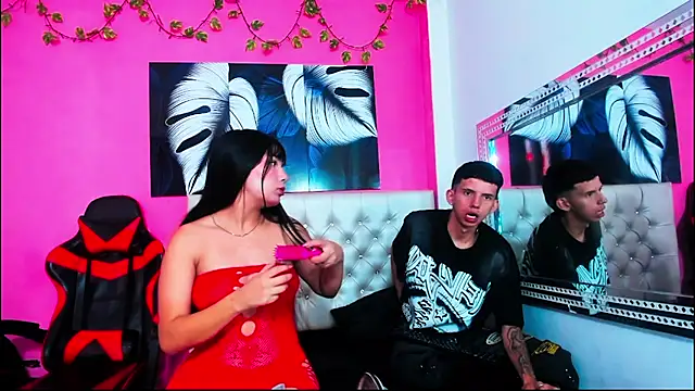 MiaAndTeylor online show from January 2026 01:36:01 PM