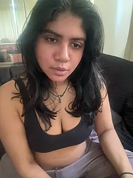 TiaBella  online show from April 2026 02:48:02 PM