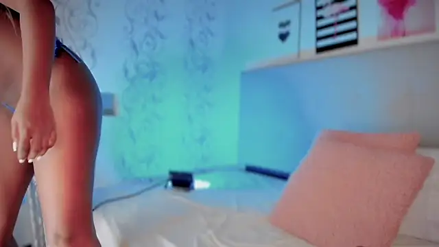 Snapshot of Zendaya___ chatting on November 2025 01:29:01 AM Zendaya online show from November 2025 01:29:01 AM