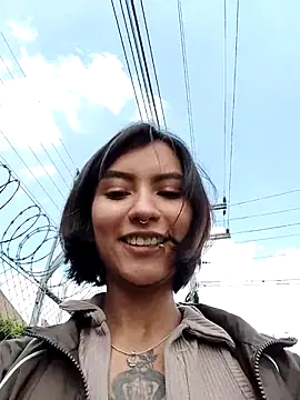 Zoe addiction online show from December 2025 05:29:01 PM