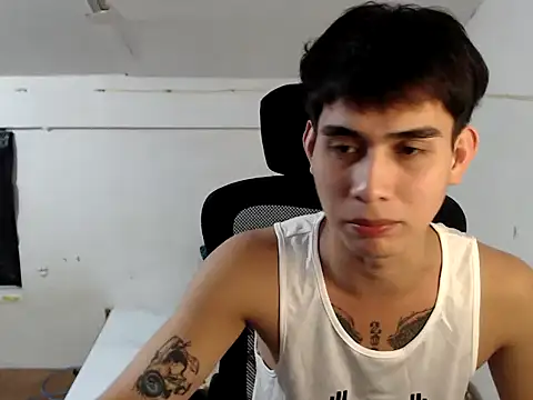 Snapshot of DecentGUy04 chatting on November 2025 05:56:01 PM DecentGUy04 online show from November 2025 05:56:01 PM