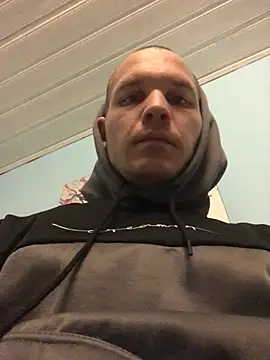 Snapshot of Spielzeugtwink chatting on February 2026 04:27:02 PM Spielzeugtwink online show from February 2026 04:27:02 PM