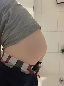 Snapshot of Spielzeugtwink chatting on February 2026 03:15:02 PM Spielzeugtwink online show from February 2026 03:15:02 PM