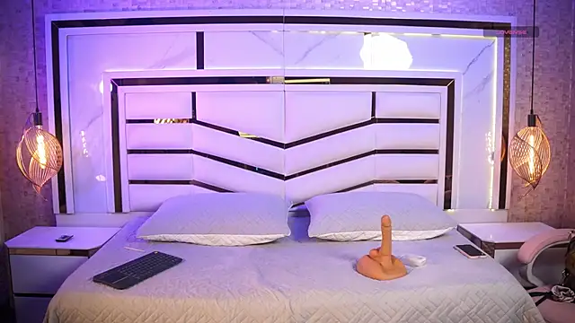 luciana agudelo online show from December 2025 07:53:01 PM