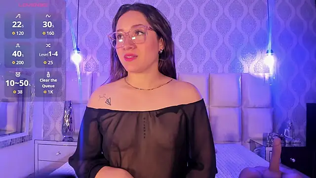 Snapshot of LeiahBlonde chatting on November 2025 11:47:02 AM LeiahBlonde online show from November 2025 11:47:02 AM