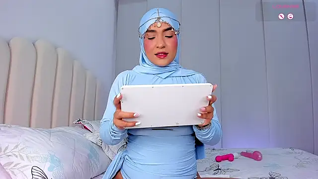 Amira-Zahra online show from April 2026 10:14:02 PM