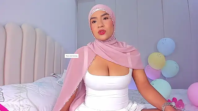 Snapshot of Amira-Zahra chatting on April 2026 09:39:01 PM Amira-Zahra online show from April 2026 09:39:01 PM