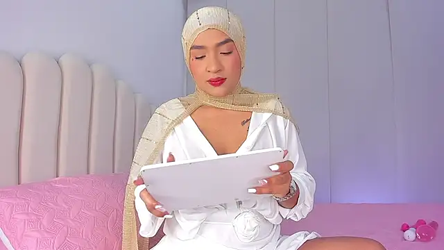 Snapshot of Amira-Zahra chatting on May 2026 10:25:02 PM Amira-Zahra online show from May 2026 10:25:02 PM