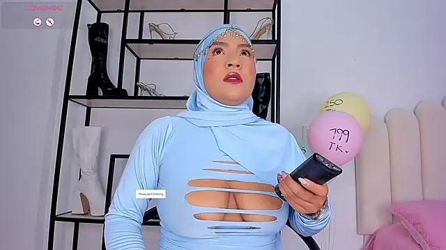 Amira-Zahra online show from June 2026 10:33:01 PM