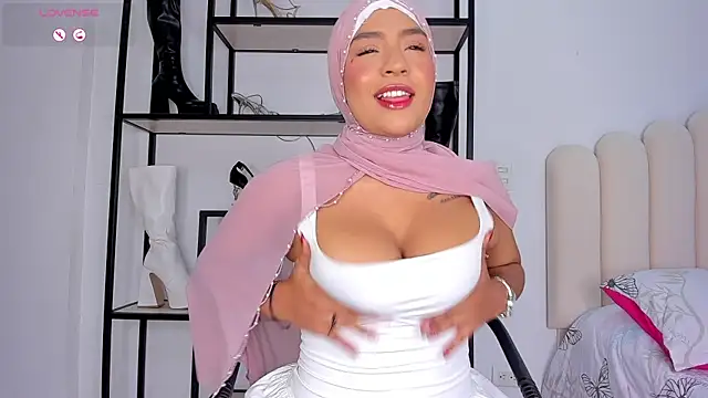 Amira-Zahra online show from July 2026 10:45:01 PM