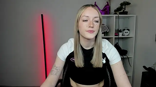 EvelynBlond online show from March 2026 01:27:01 PM