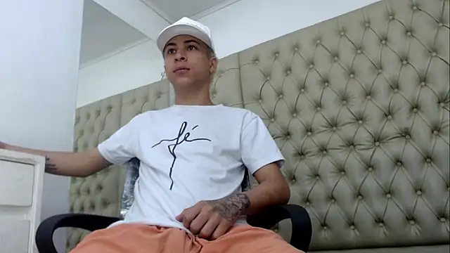 HollmanFronsh online show from December 2025 02:42:01 AM