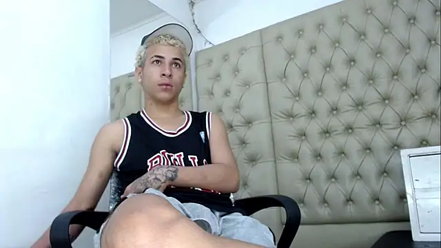 HollmanFronsh online show from December 2025 02:28:01 AM