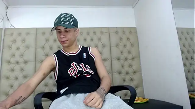 HollmanFronsh online show from December 2025 02:49:01 AM