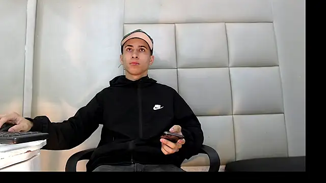 HollmanFronsh online show from January 2026 03:45:02 AM