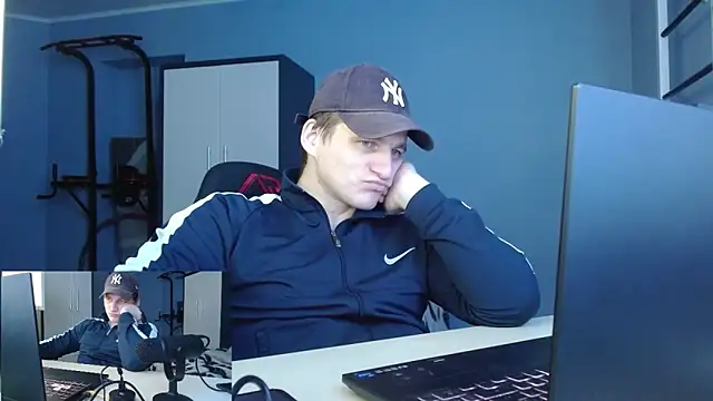 Poliglotjoe1 online show from February 2026 10:31:02 AM