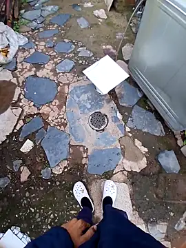 Eezxxx online show from December 2025 03:44:02 AM